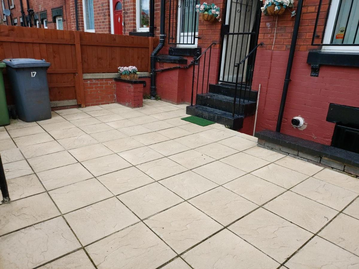 Spacious Two Bedroom House, Parking And Wifi Leeds  Exterior photo