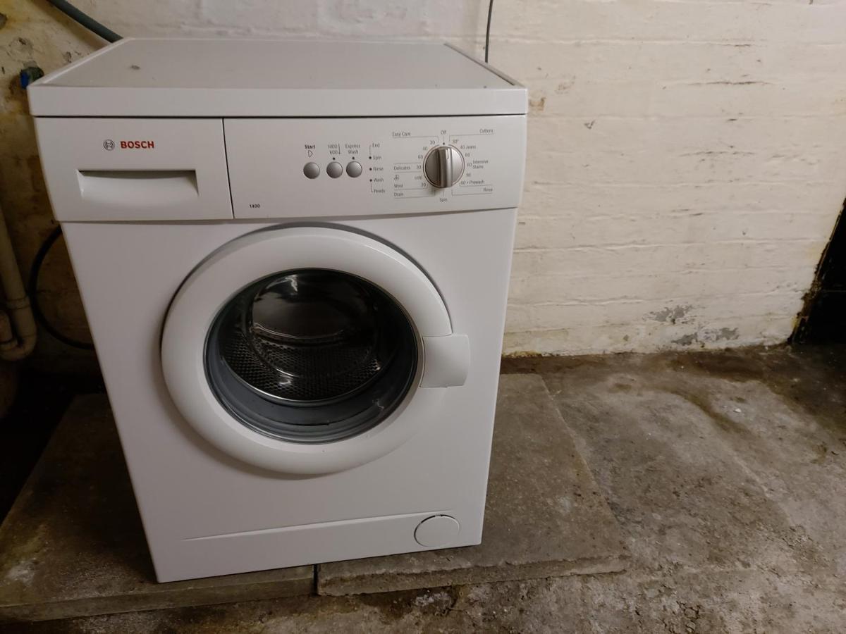 Spacious Two Bedroom House, Parking And Wifi Leeds  Exterior photo