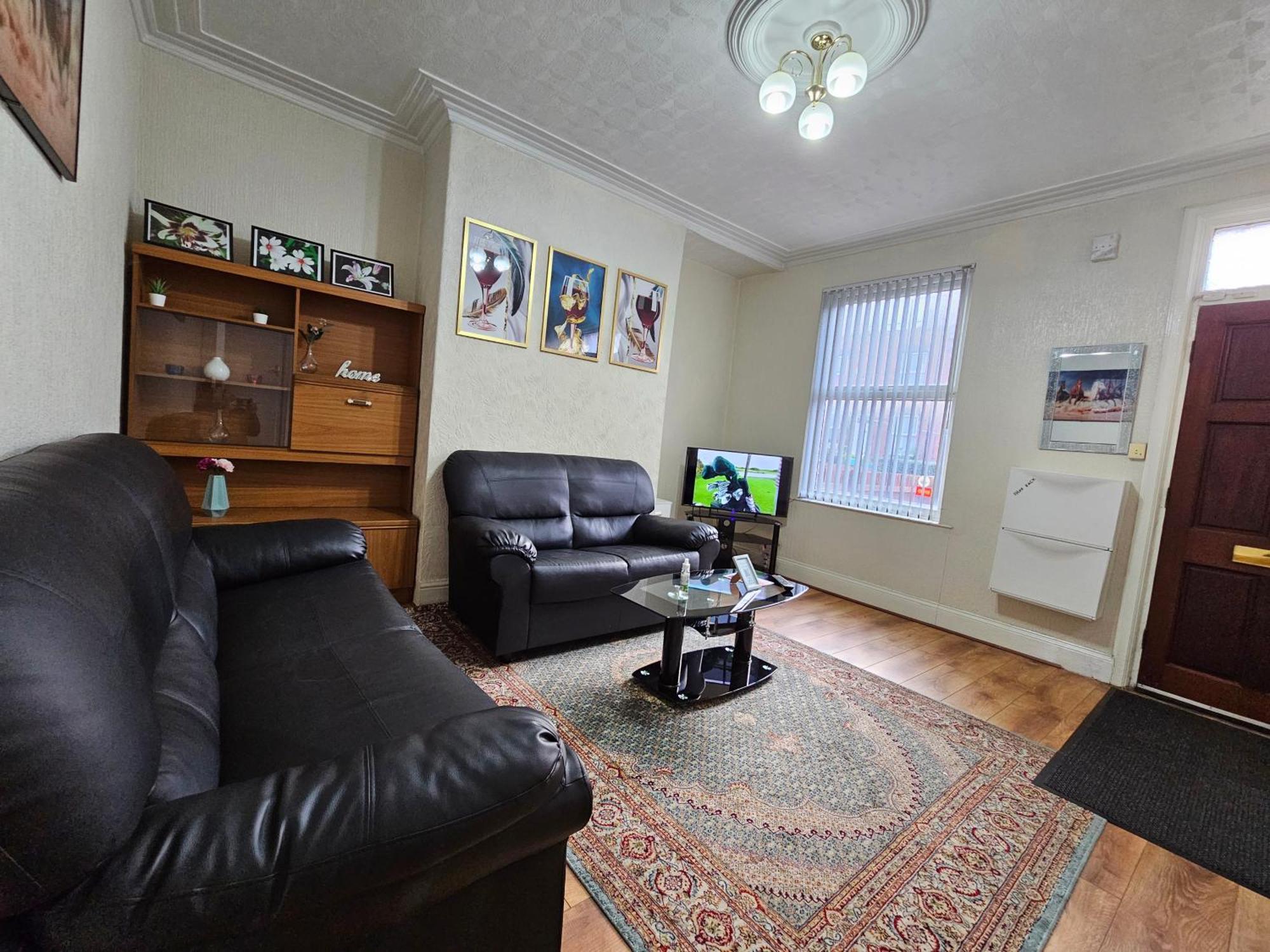 Spacious Two Bedroom House, Parking And Wifi Leeds  Exterior photo