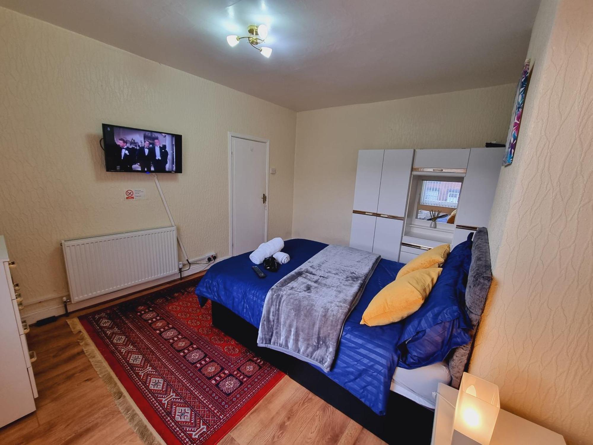 Spacious Two Bedroom House, Parking And Wifi Leeds  Exterior photo