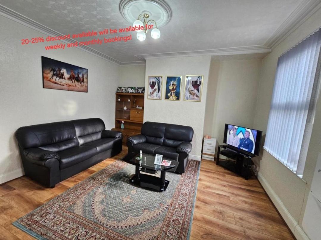 Spacious Two Bedroom House, Parking And Wifi Leeds  Exterior photo